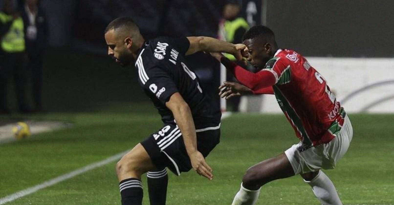 体育平台-包含清晨突围战来临，AC米兰围绕法甲远射贴柱，震撼外界，心理建设被强调的词条